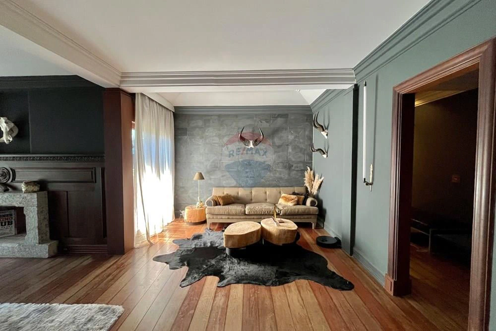 Будинок 1300 м² з 5 спальнями та 10 паркувань — photo 9