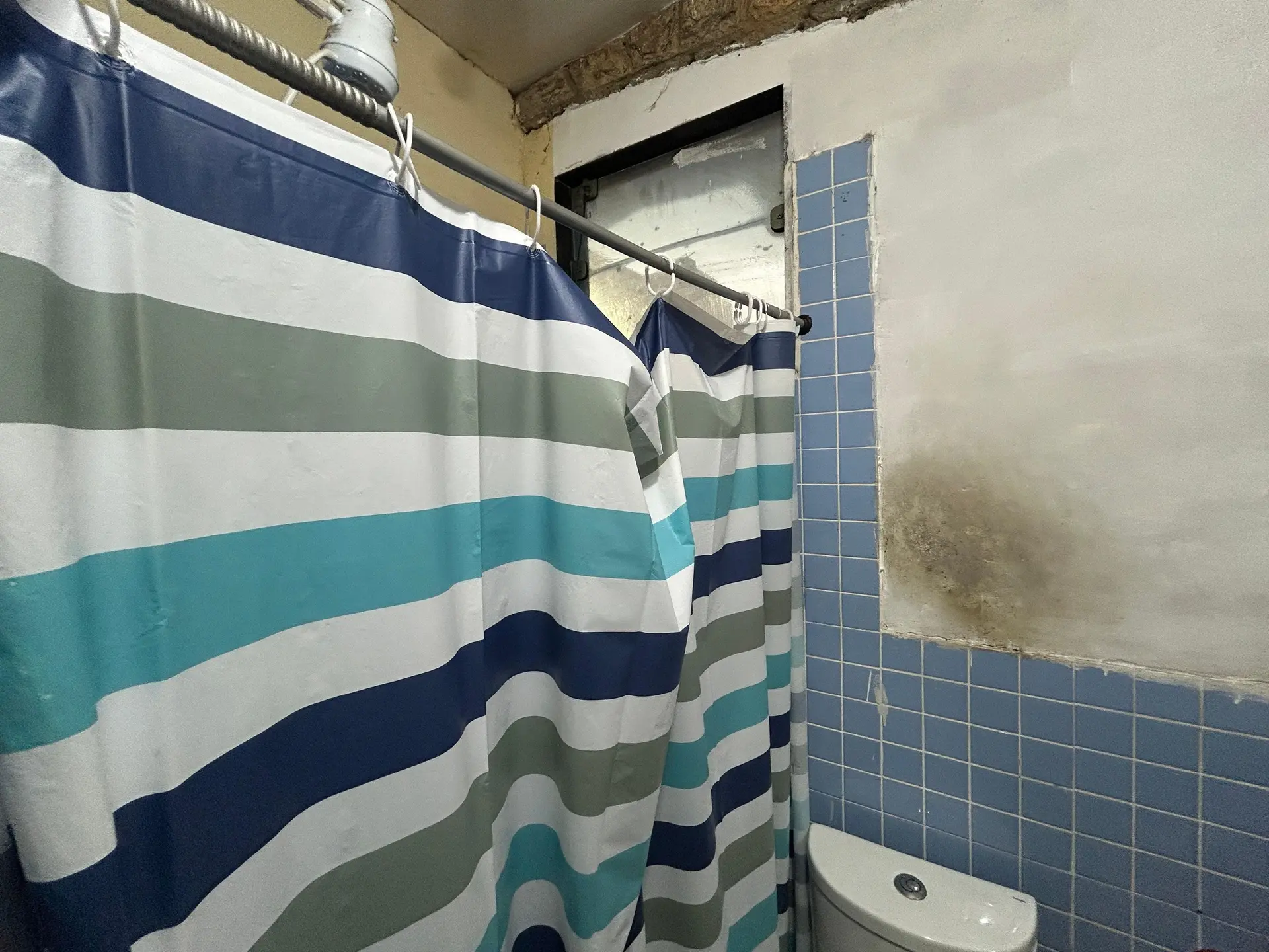Casa com 4 quartos e varanda fechada de vidro — photo 23