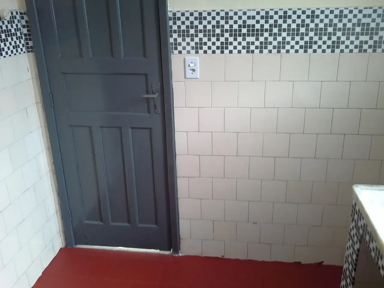 1-bedroom house with 1 bathroom and no parking spot — photo 6