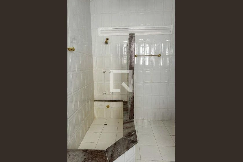 4-bedroom rental apartment with 225 m² and parking — photo 42