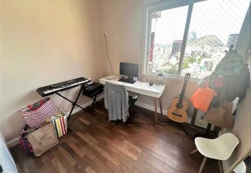 3-bedroom apartment with balcony and city view — photo 9