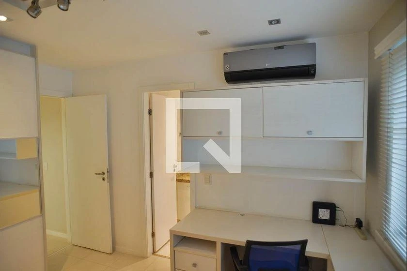 Washing machine in a 3-bedroom apartment, 160 m² — photo 17