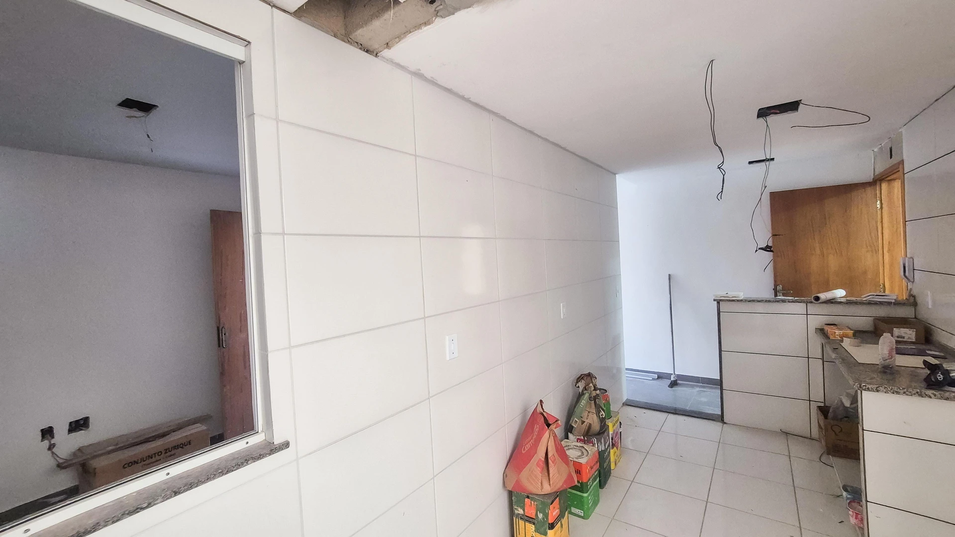Apartamento com 2 quartos e box de vidro no banheiro — photo 19