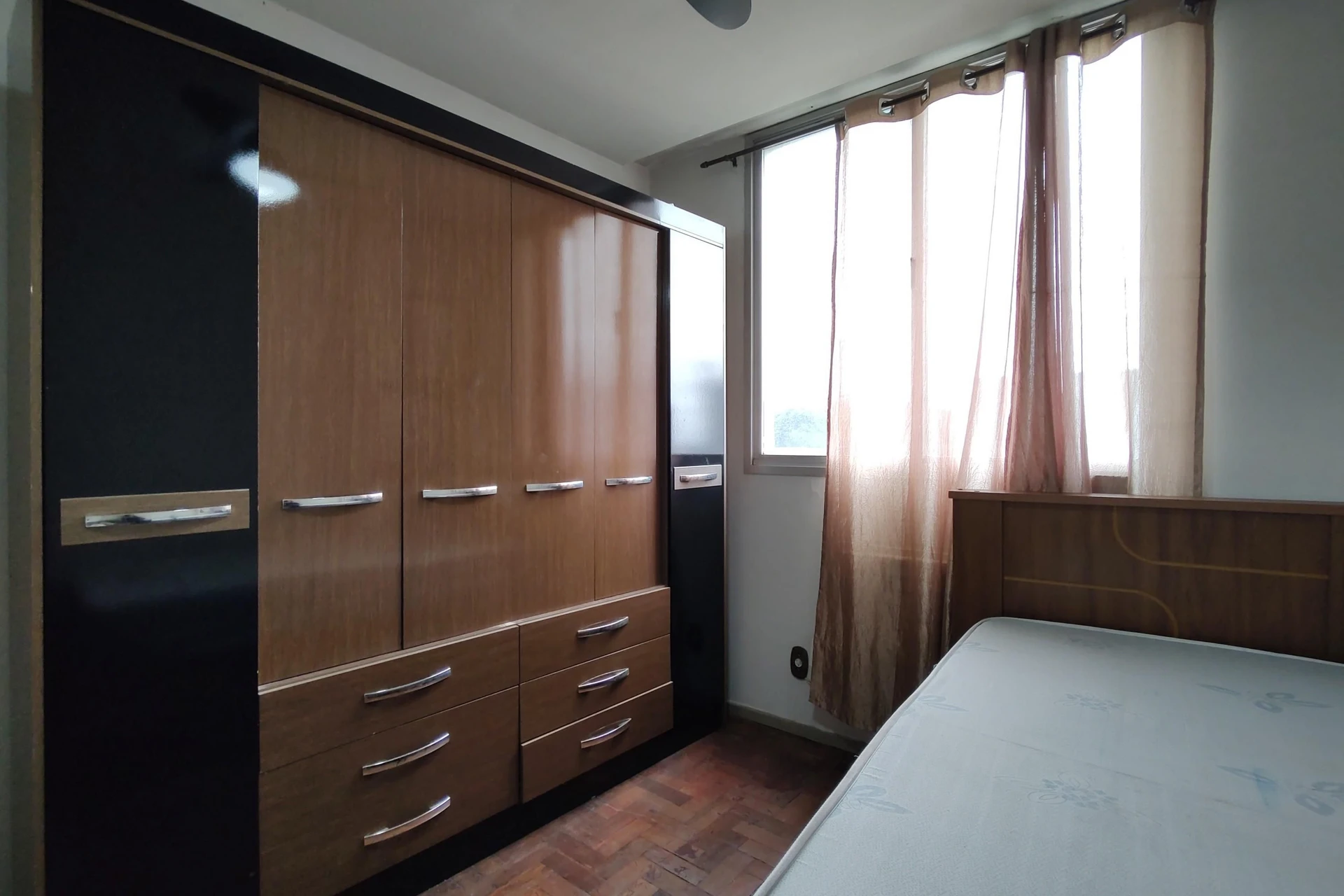 Furnished 2-bedroom apartment with a balcony — photo 28