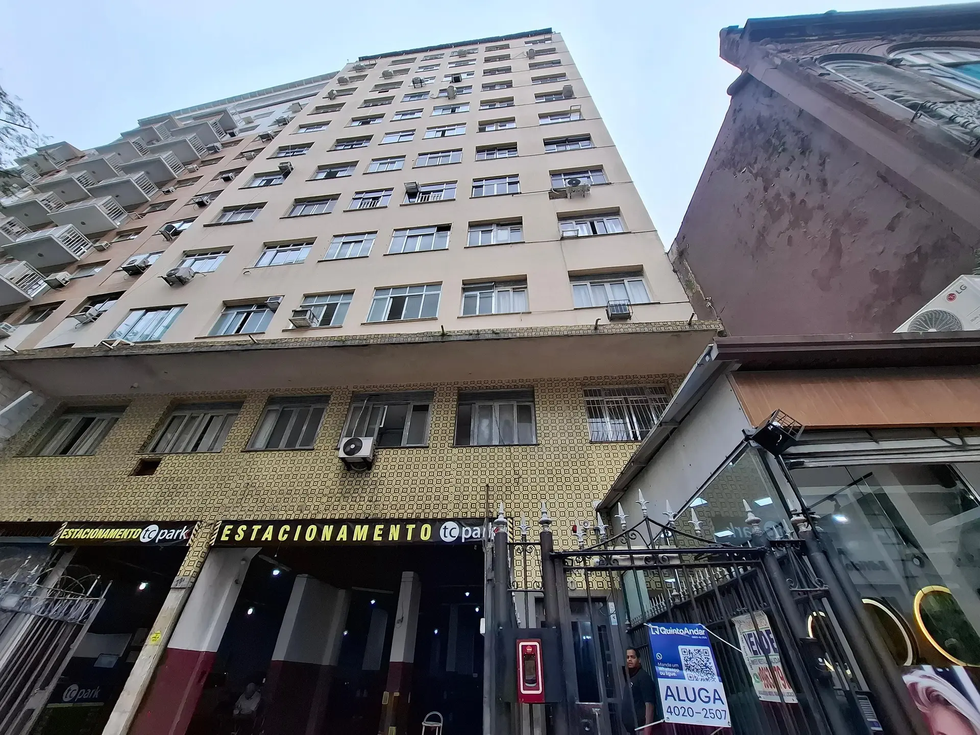 Furnished 1-bedroom apartment with 1 parking space — photo 17