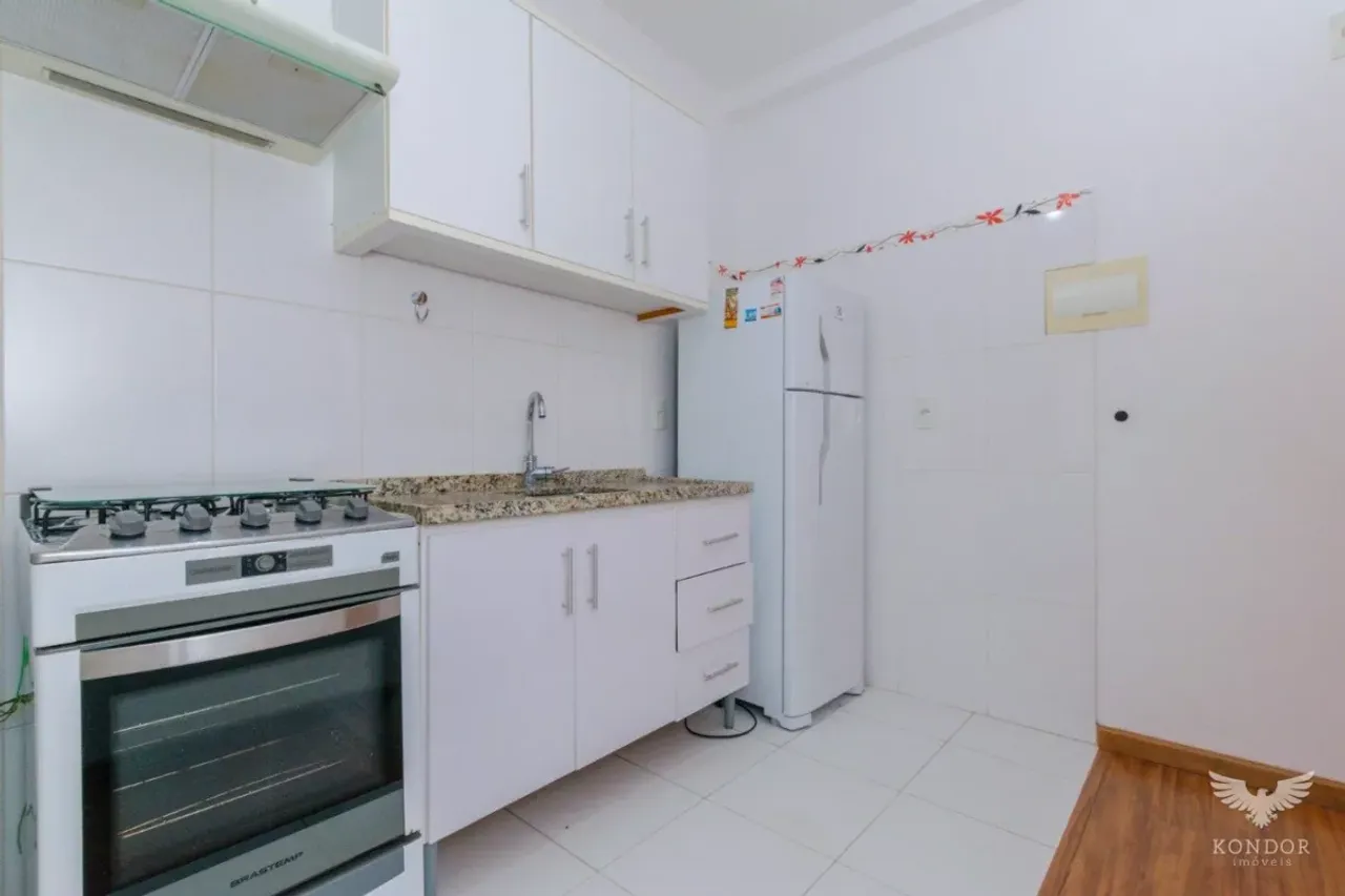 Furnished 2-bedroom apartment with open-plan kitchen — photo 7