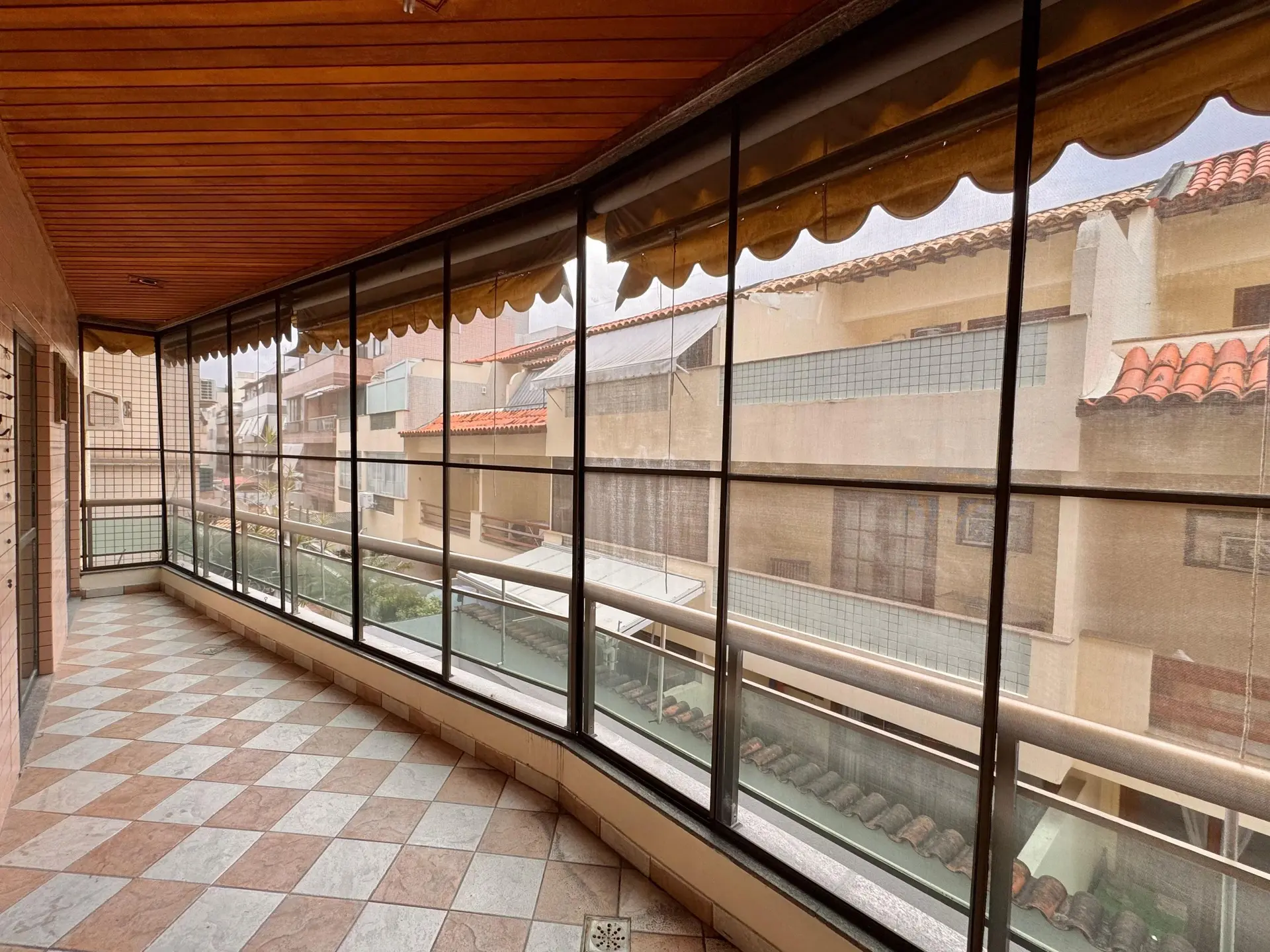 Unfurnished 3-bedroom apartment with enclosed balcony — photo 21