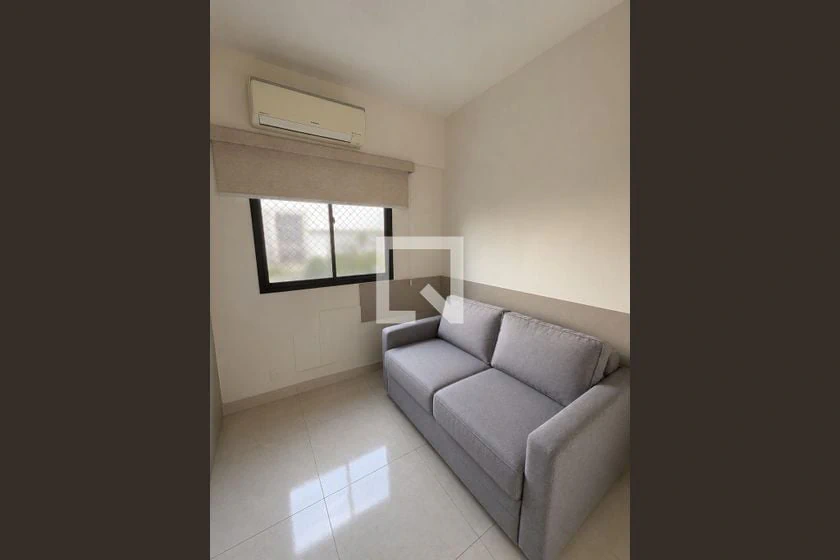 3-bedroom apartment in a building with a gym — photo 11