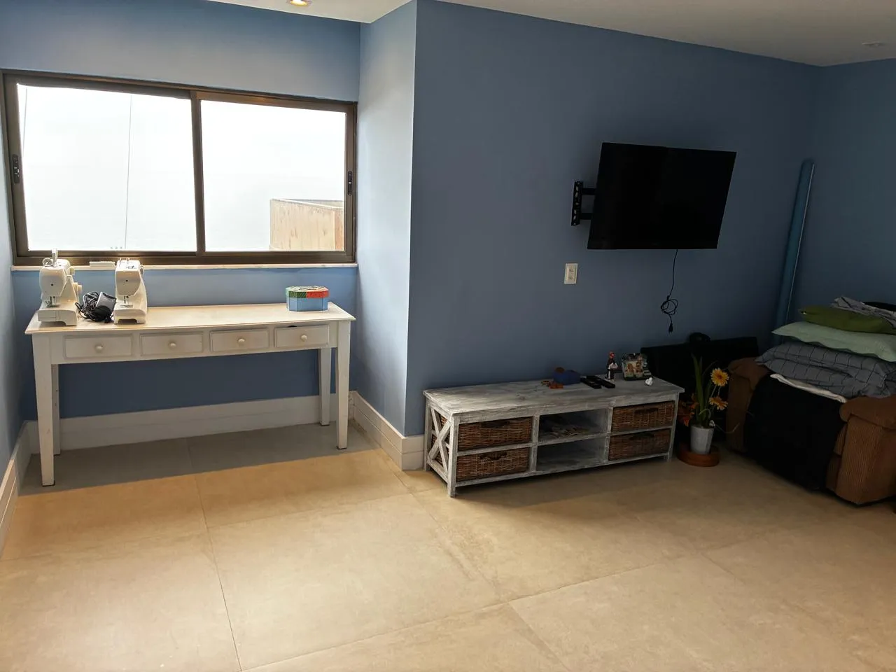 Unfurnished apartment with 3 bedrooms and open-plan kitchen — photo 13