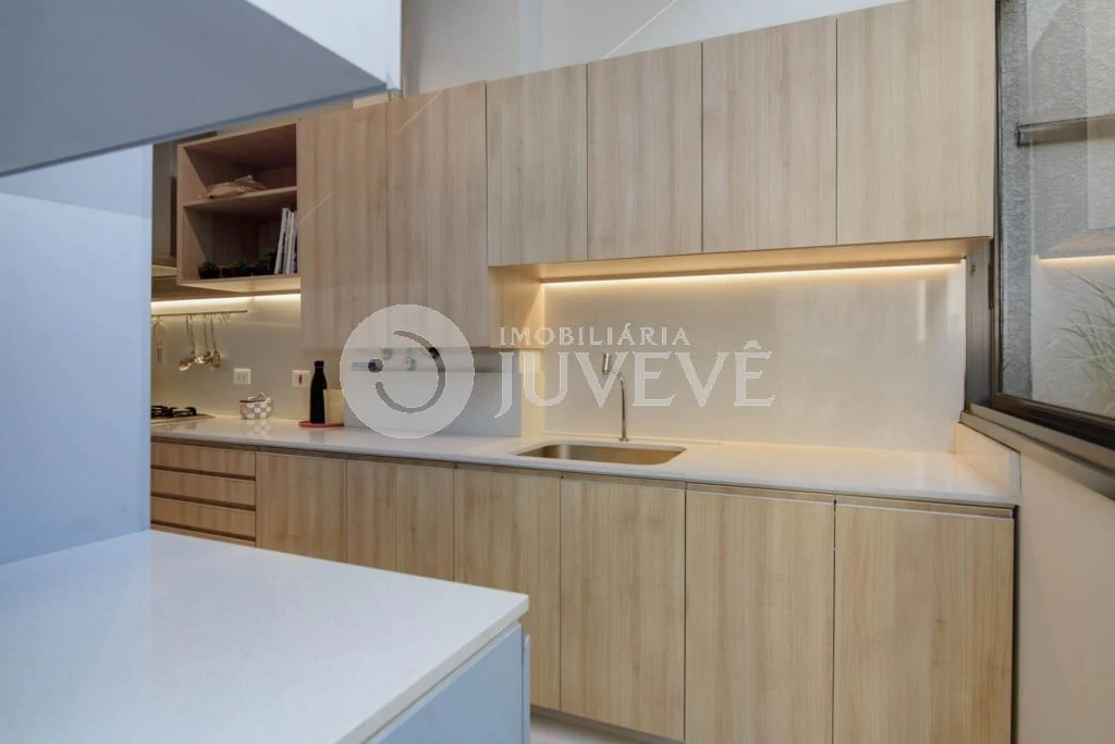 Furnished apartment, 104 m², with a glass-enclosed balcony — photo 15