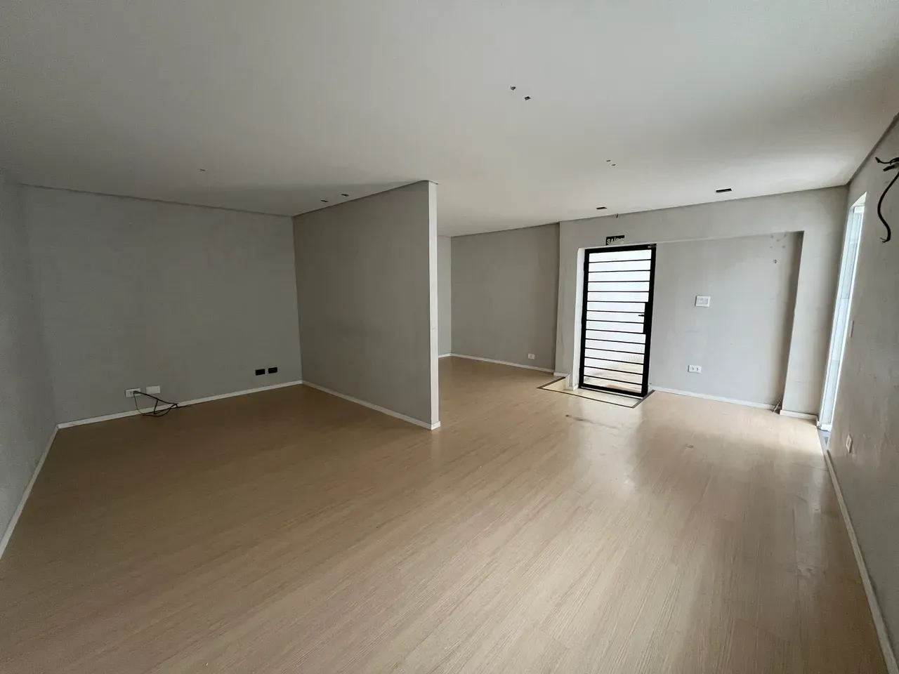 Unfurnished commercial house with 5 bedrooms and 2 baths — photo 11