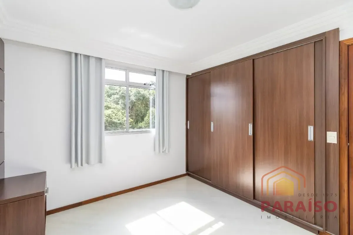 Balcony with a grill in a 2-bedroom apartment, 90 m² — photo 5