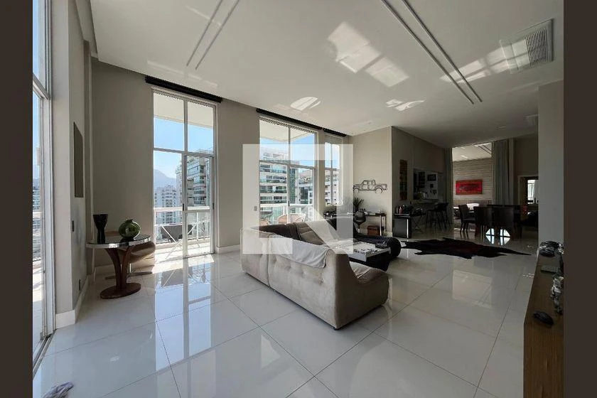 One-bedroom apartment with a mountain view — photo 10