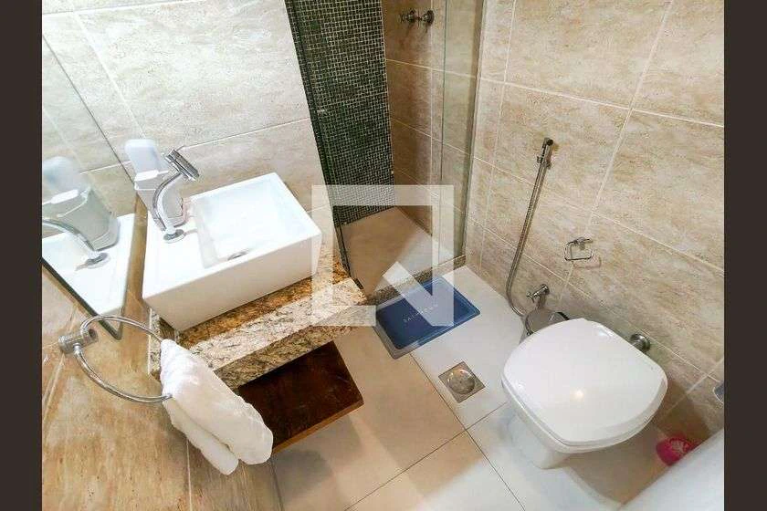 Apartamento de 2 quartos com box de vidro e ducha elétrica — photo 16