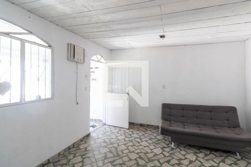 House with 1 bedroom and 1 bathroom plus a stove area