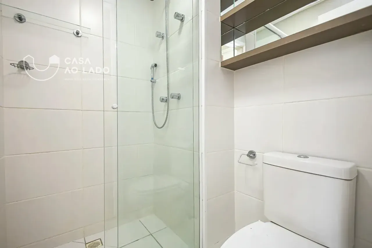 Wood or laminate floors in a one-bedroom apartment, 42 m² — photo 4