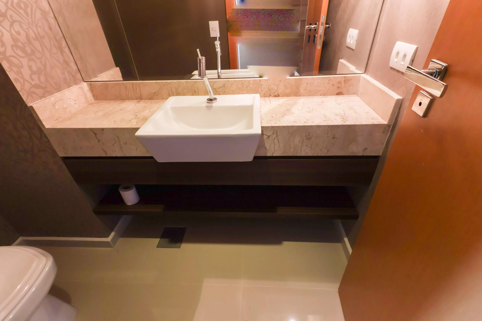 Furnished apartment, 266 m², with a bathtub — photo 48