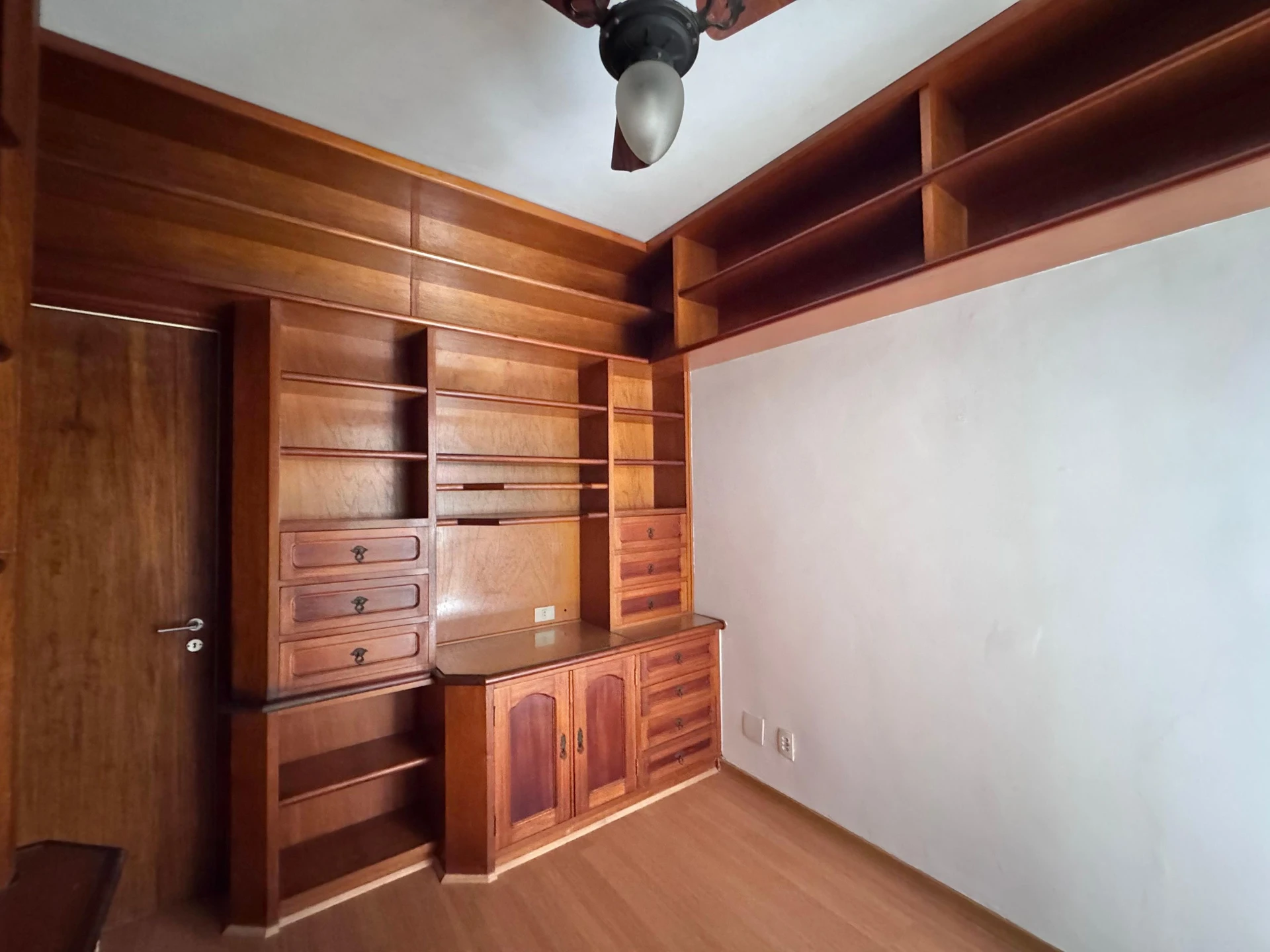 Apartamento de 3 quartos com varanda de vidro — photo 7