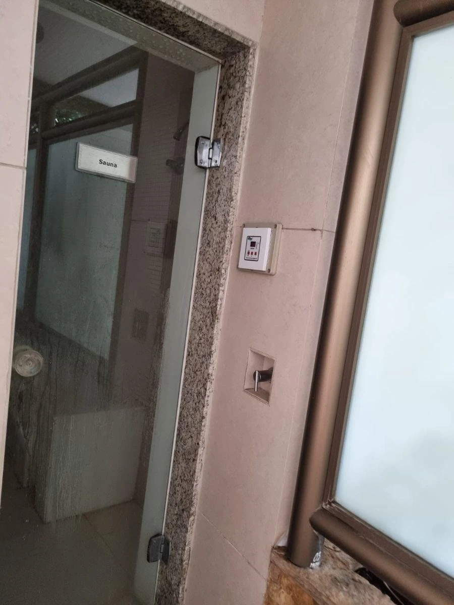4-bedroom apartment in a building with a sauna — photo 15