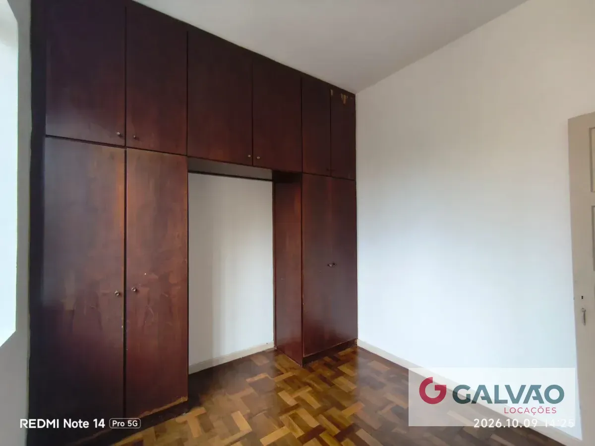 2-bedroom apartment with wood or laminate floors in Curitiba — photo 11