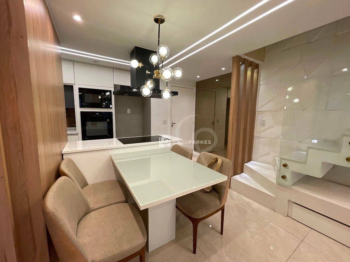 Balcony with a grill in a 3-bedroom apartment, 120 m² — photo 28