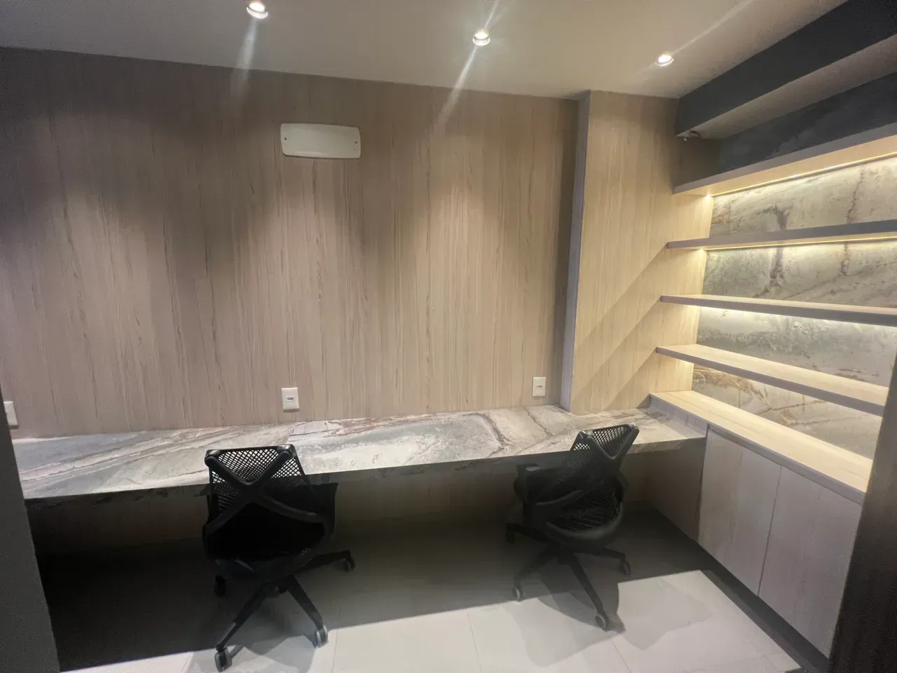 Unfurnished apartment with 1 bedroom and 1 bathroom — photo 17