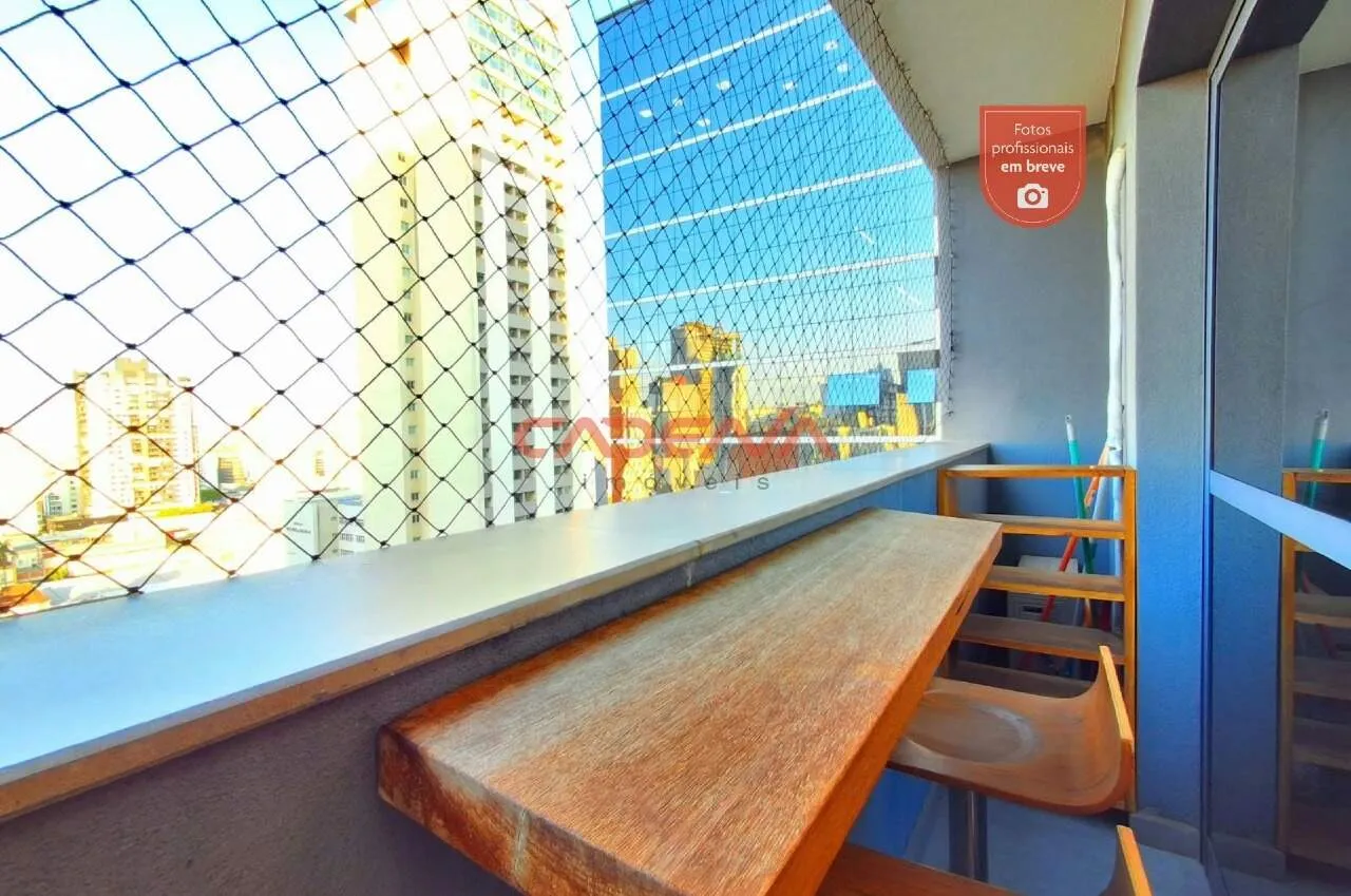 Studio mobiliado de 57 m² com 1 quarto e sacada de vidro