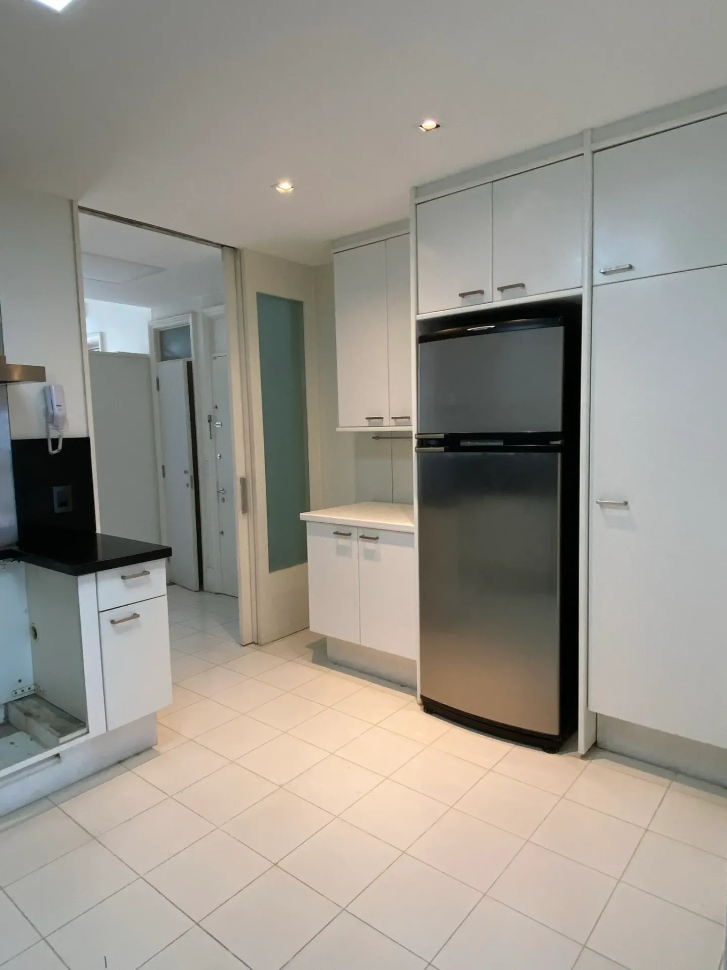 Apartamento con 3 habitaciones y balcón cerrado de vidrio — photo 24