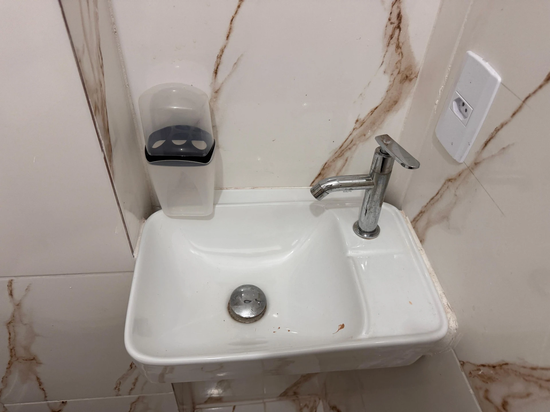 Washing machine in a one-bedroom house, 76 m² — photo 19