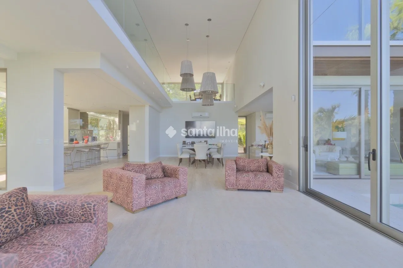 House with 6 en-suite bedrooms and 8 bathrooms, 1350 m² — photo 36
