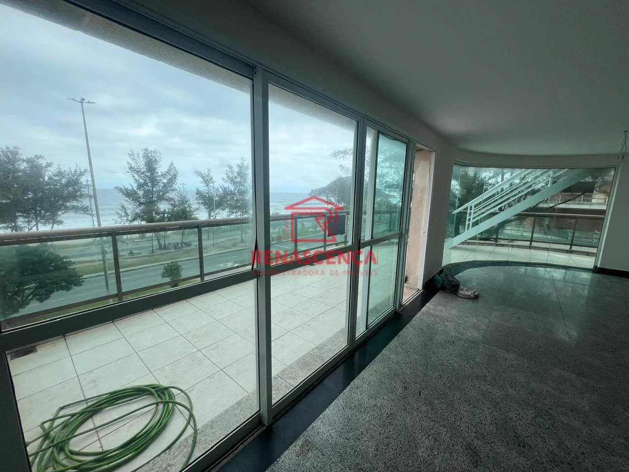 5-bedroom apartment in a building with a gym — photo 17