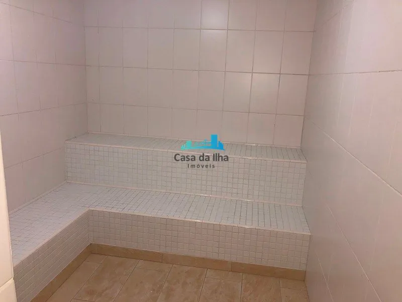 Квартира з 3 спальнями з власною ванною і 216 м² — photo 17