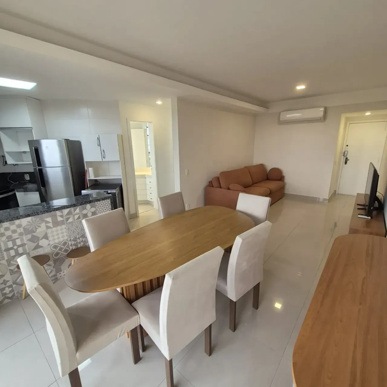 Furnished 1-bedroom apartment with open-plan kitchen — photo 2