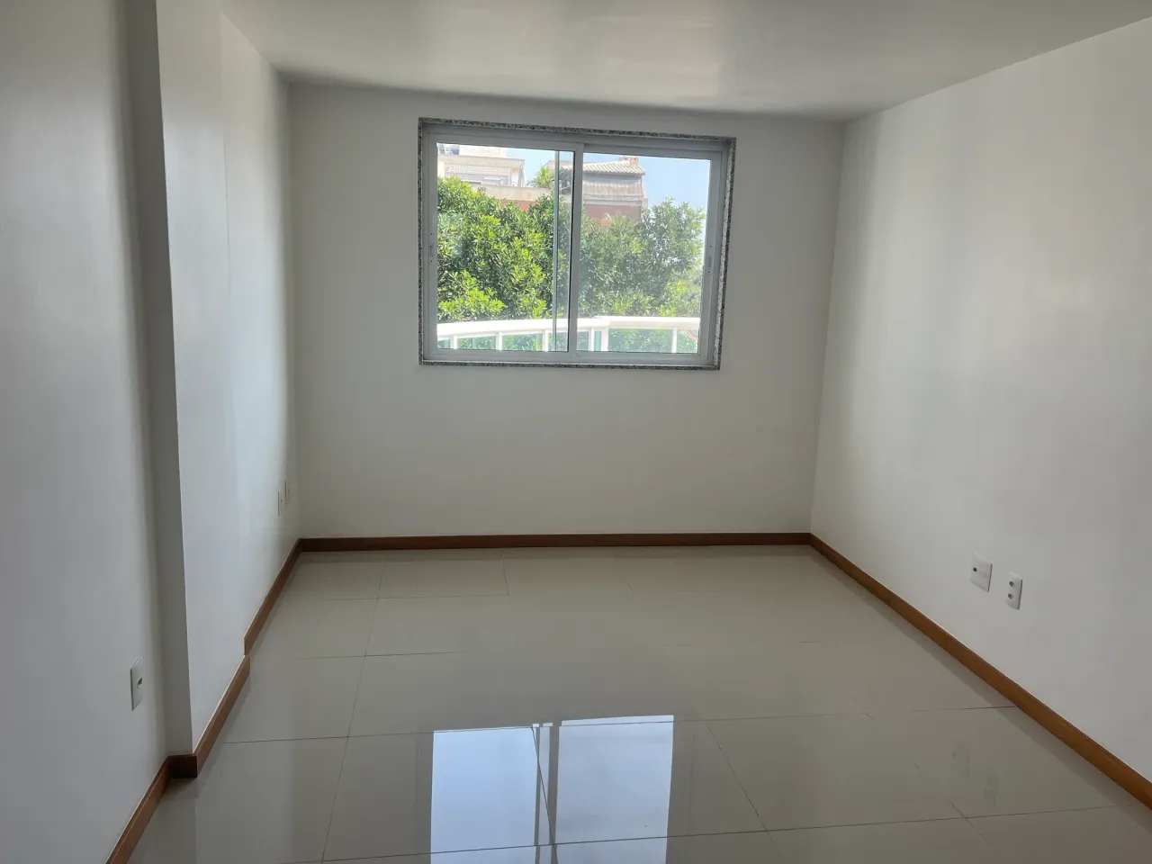 Unfurnished apartment with 3 bedrooms and 3 bathrooms — photo 11