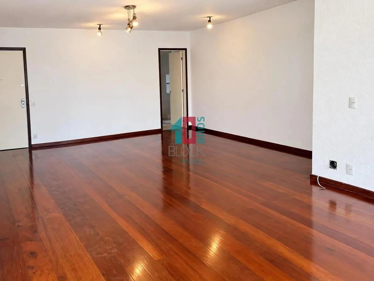 4-bedroom apartment with a glass-enclosed balcony — photo 7