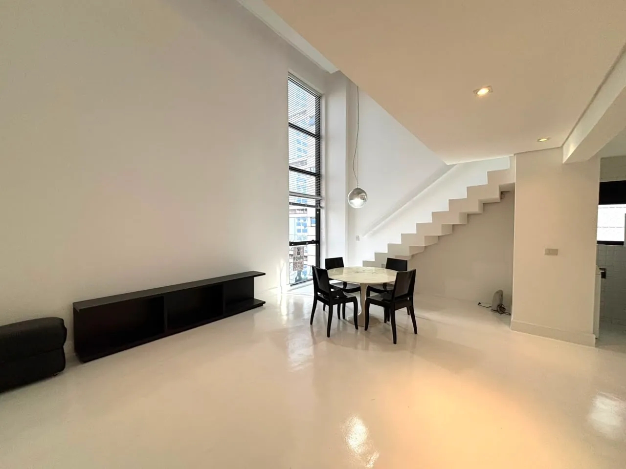 90 m² loft with 1 parking spot and suite — photo 5