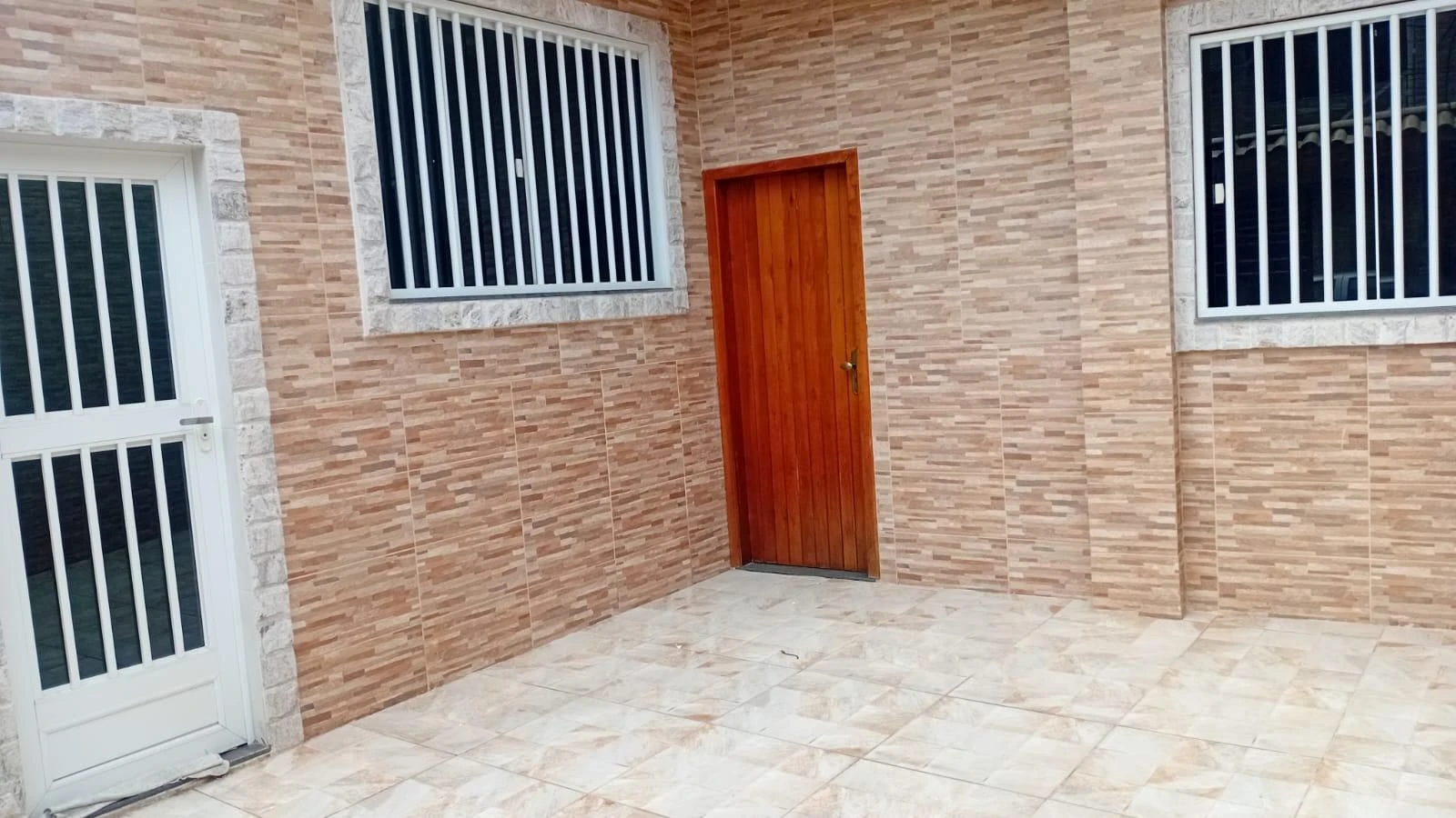 House with 2 bedrooms, 1 bathroom and separate kitchen