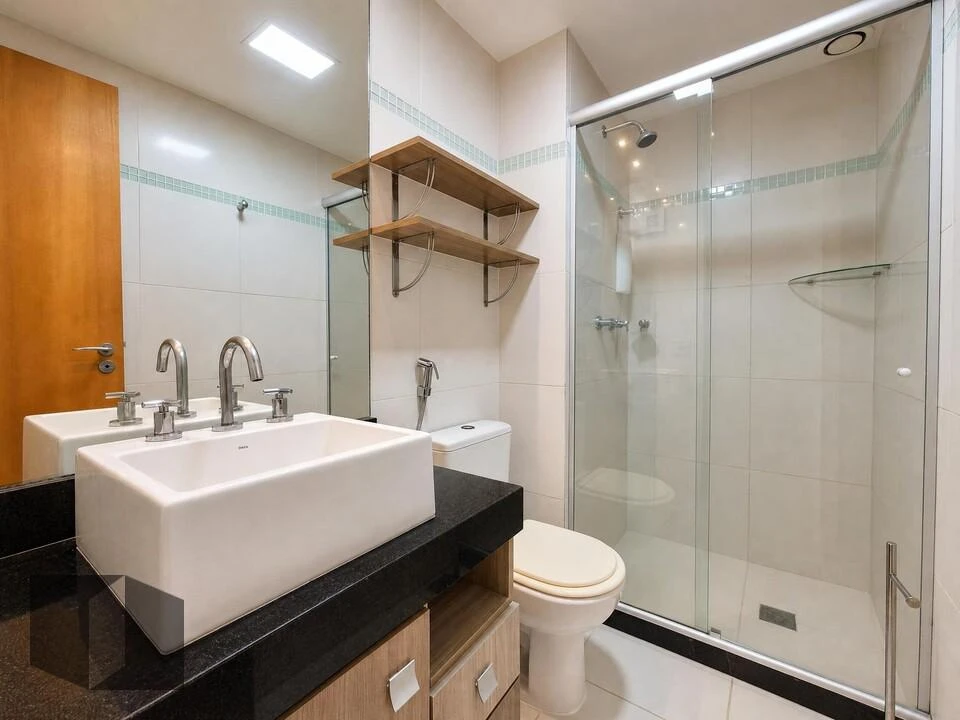 Walk-in closet in a 3-bedroom apartment, 122 m² — photo 16