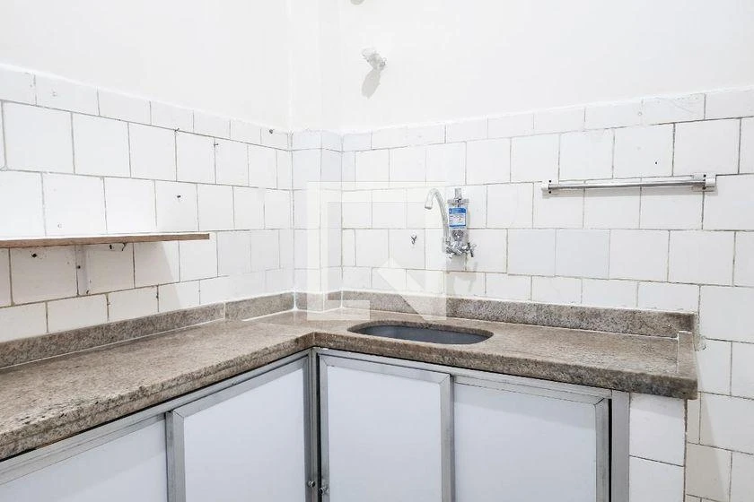 2-bedroom apartment with a bathtub — photo 35