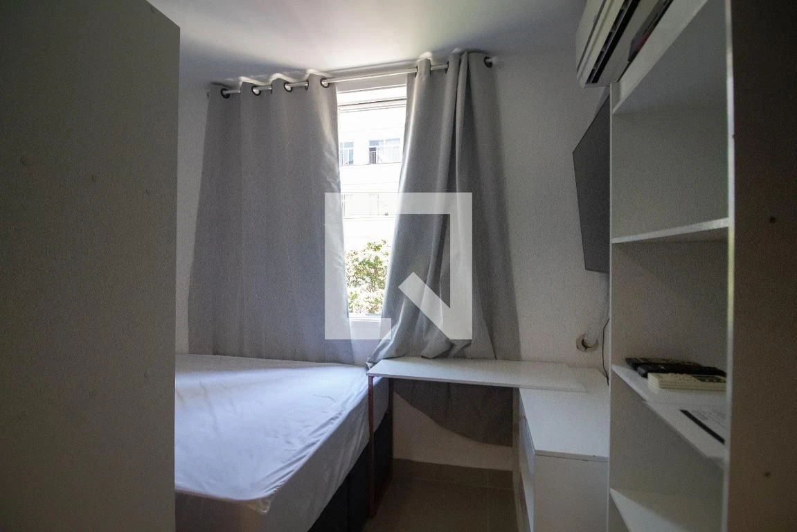 Furnished studio with 1 bedroom and 1 bathroom — photo 3