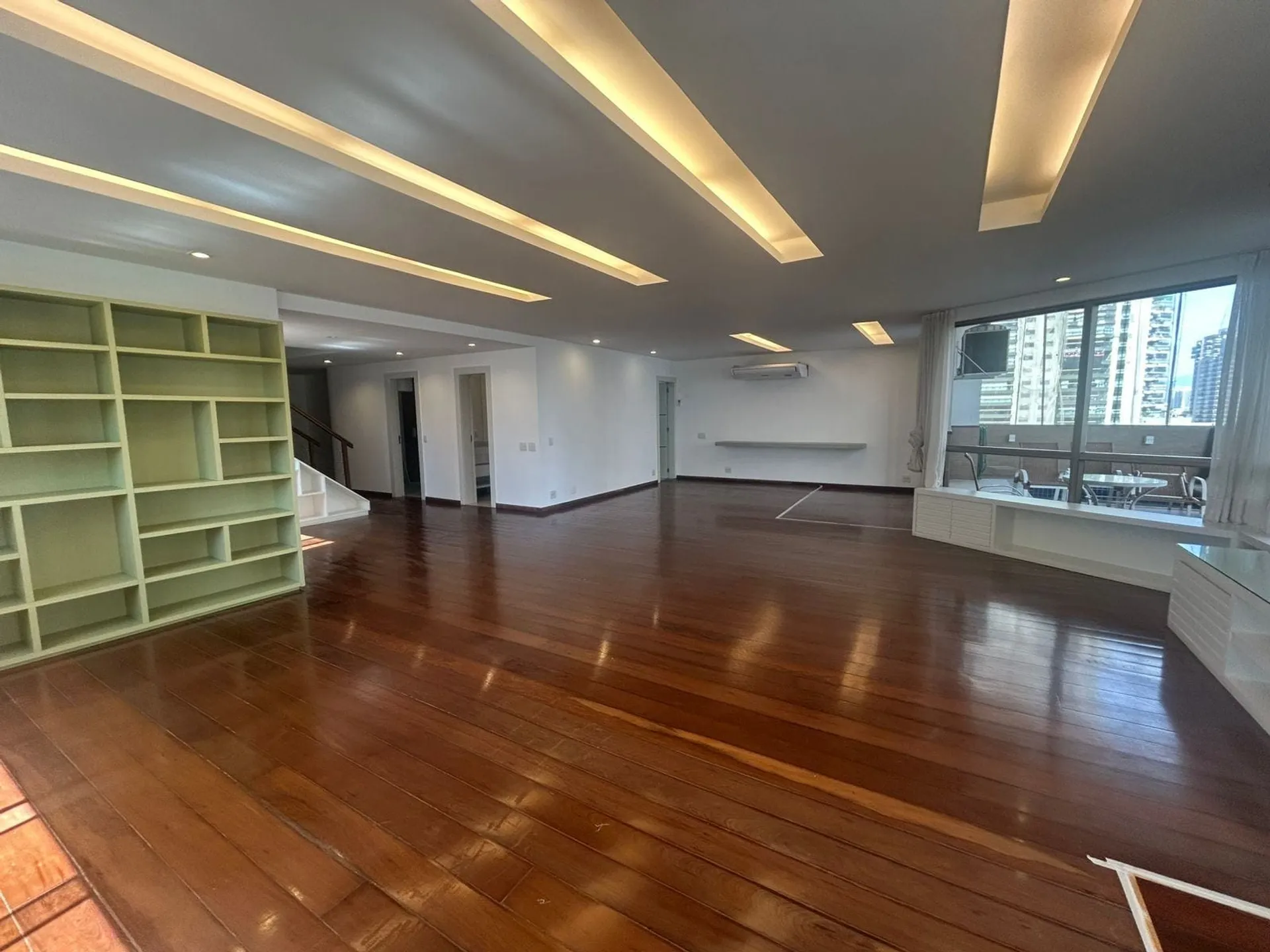 Apartment with 4 bedrooms and an enclosed balcony — photo 5