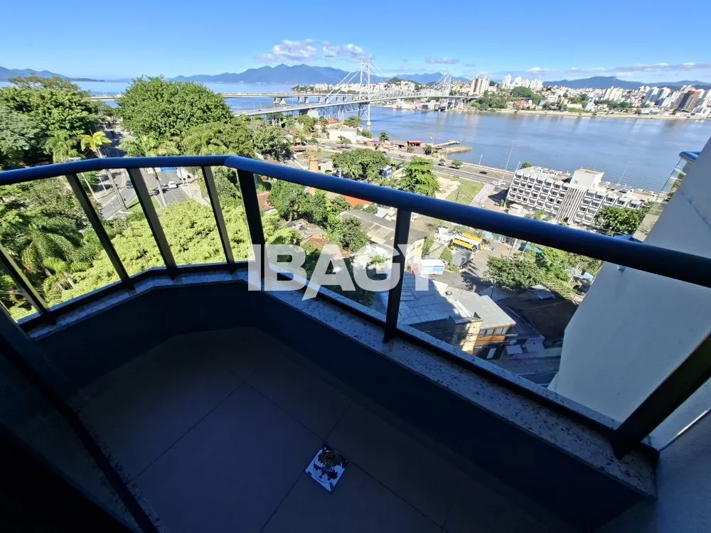 Studio with a glassed-in balcony and open-plan kitchen — photo 232