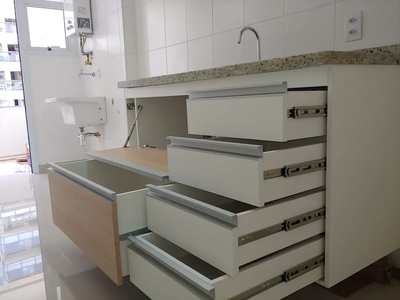Apartment with 3 bedrooms, balcony and 2 parking spots — photo 17