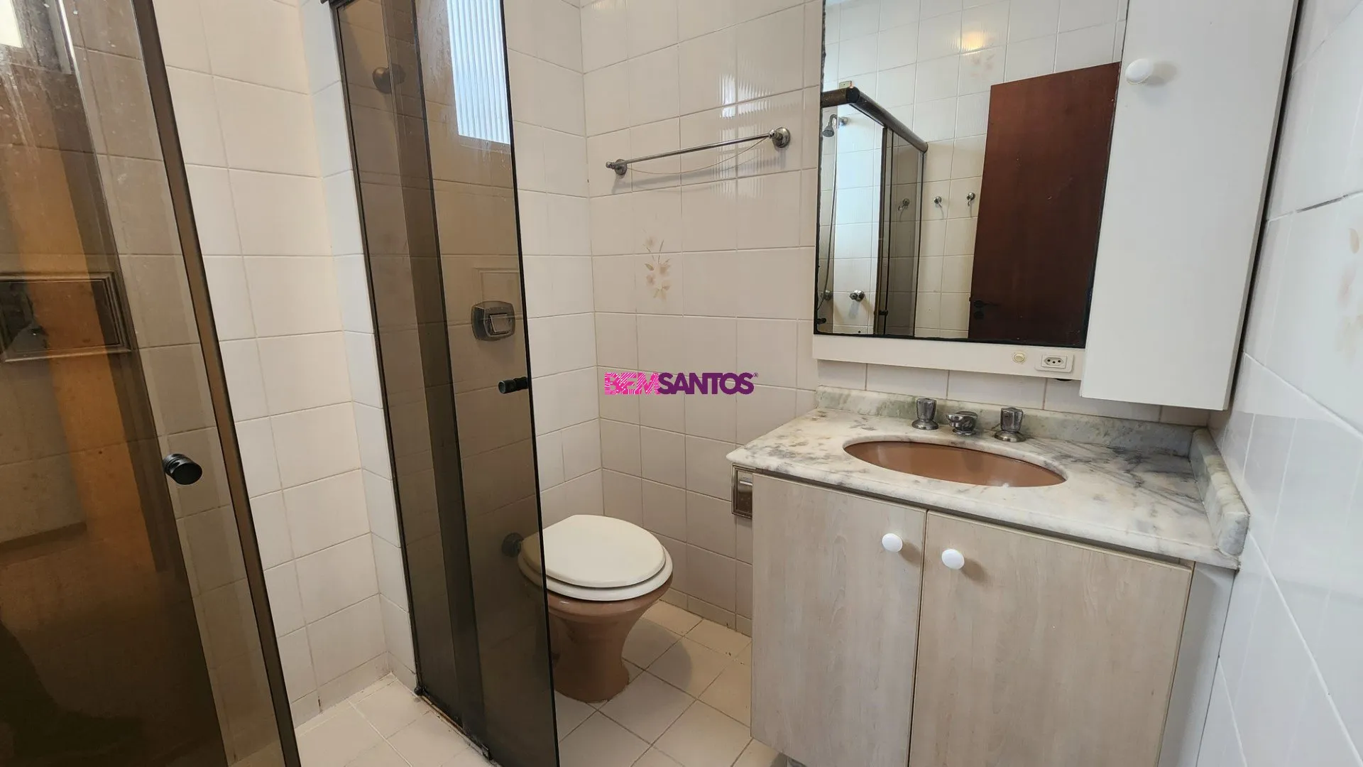Furnished 4-bedroom apartment with a balcony — photo 30