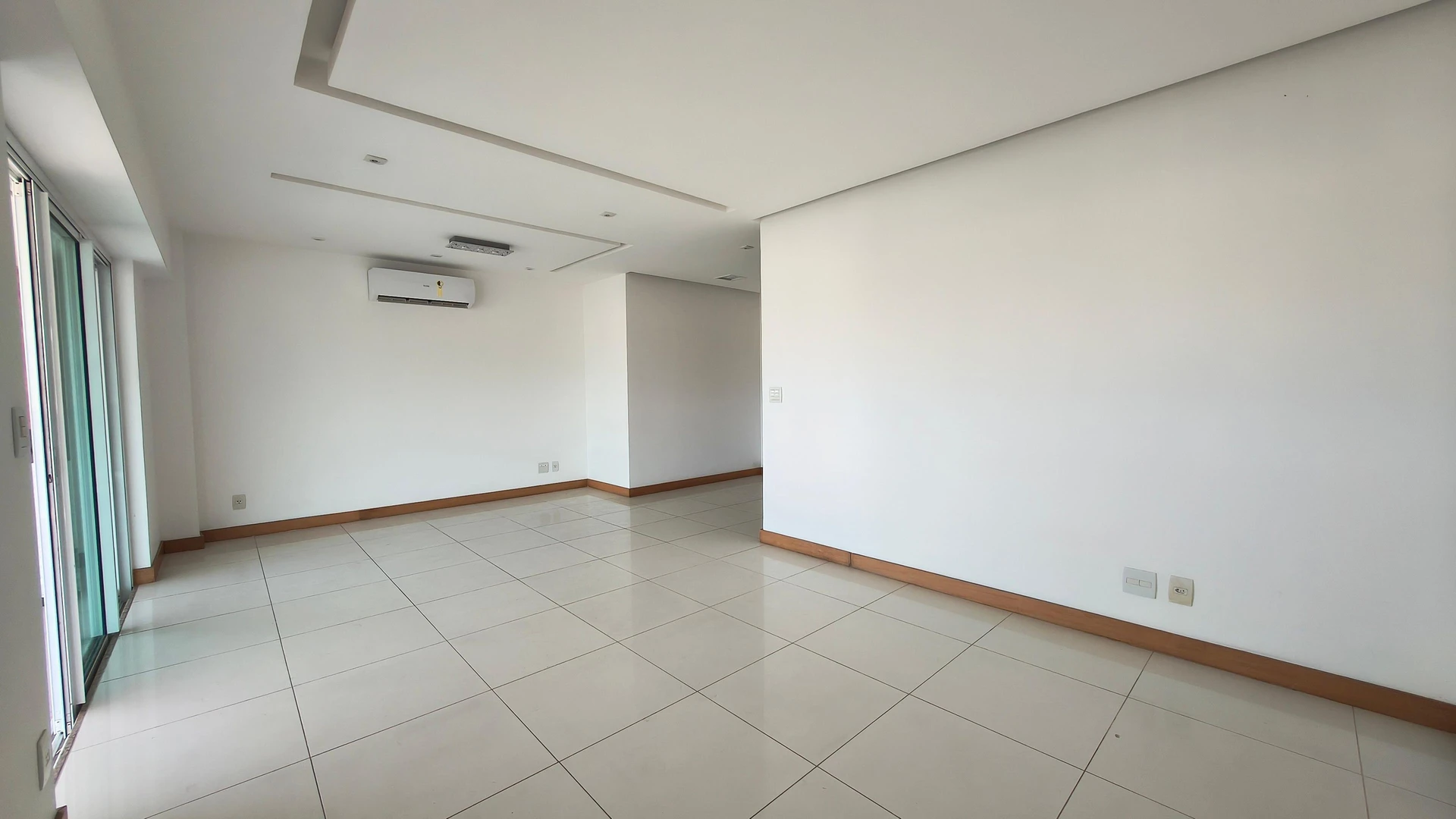 Apartamento com 3 suítes e fogão a gás na cozinha — photo 12
