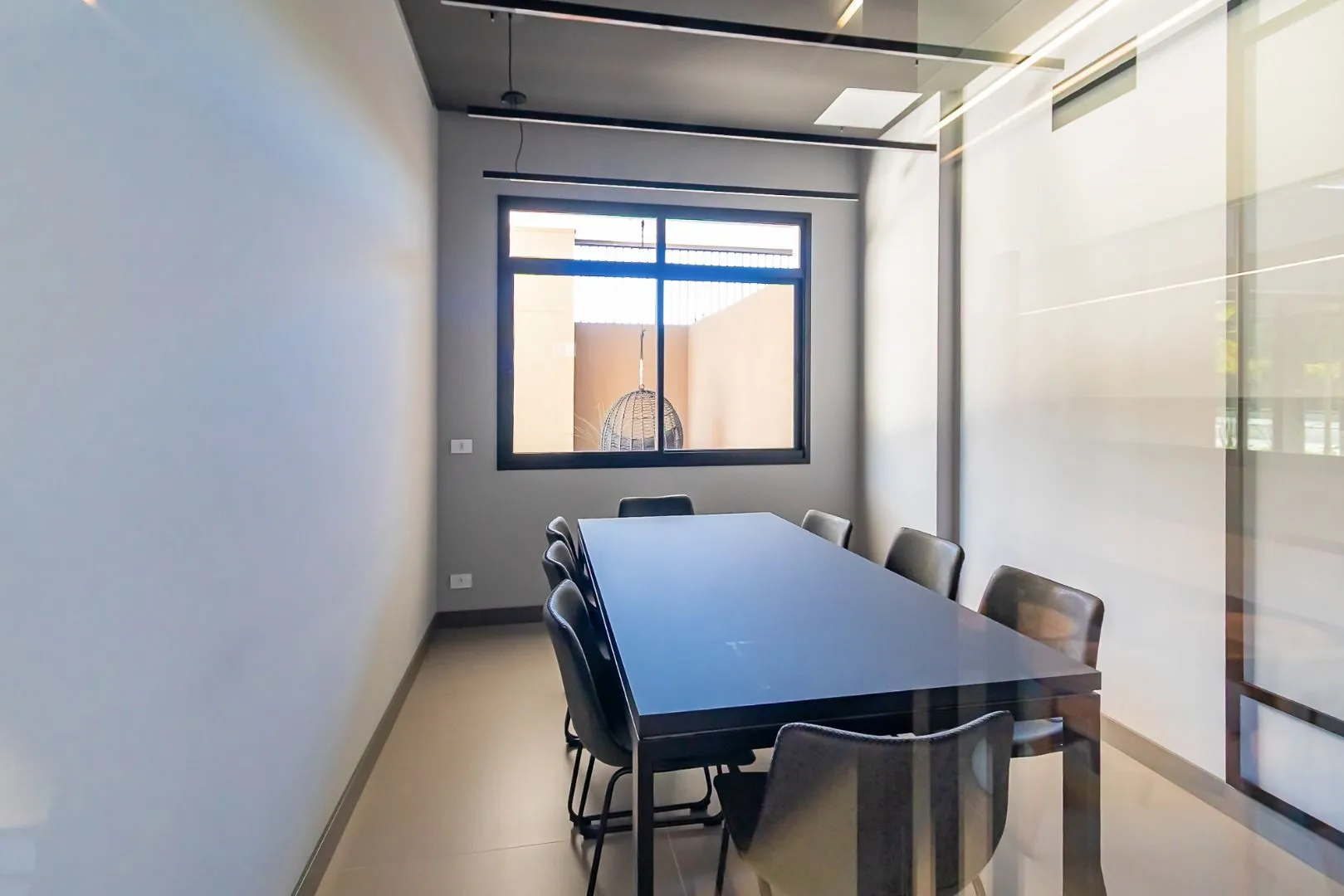 Furnished apartment, 78 m², with a glass-enclosed balcony — photo 74