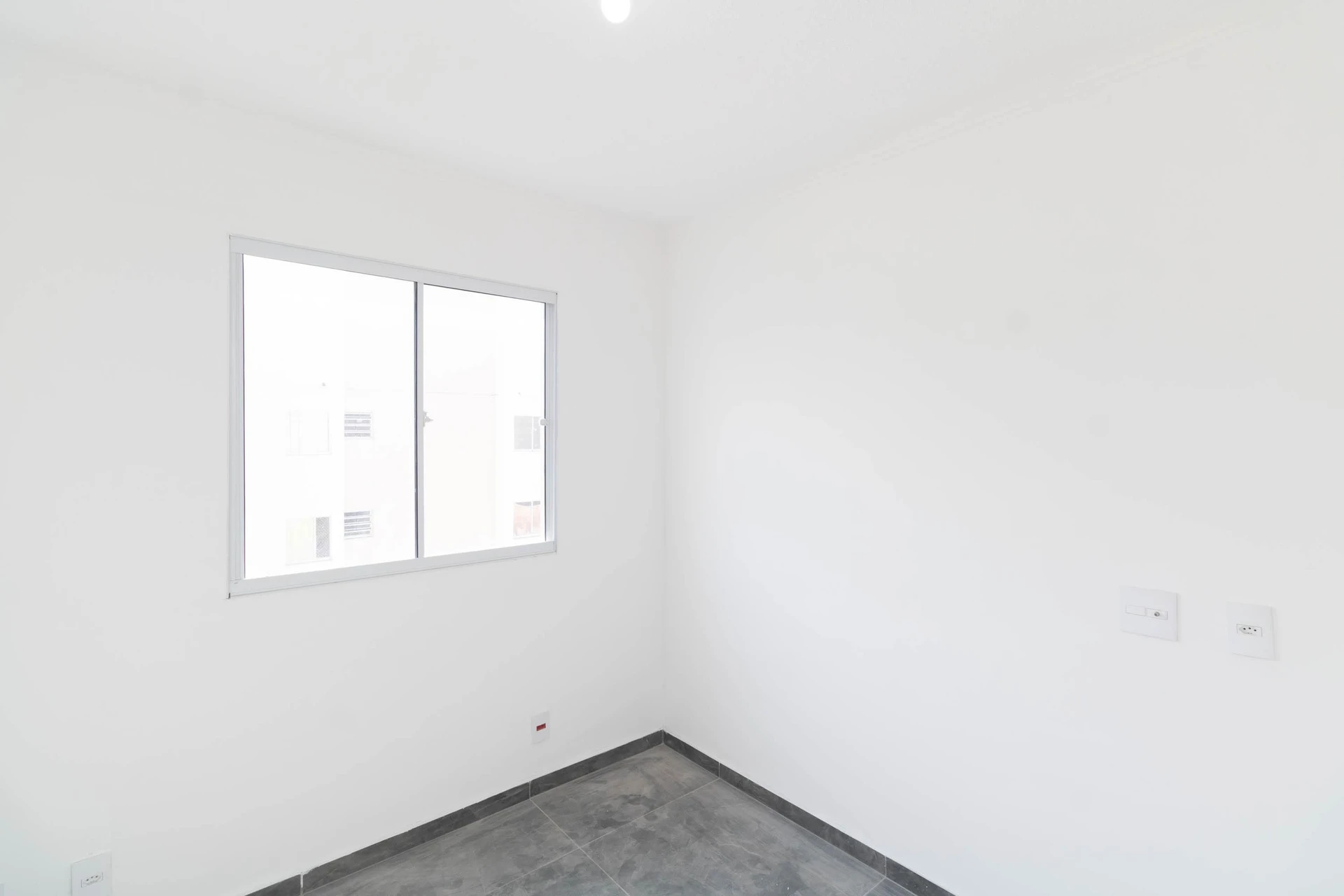 2-bedroom apartment with 1 bathroom and no parking — photo 34