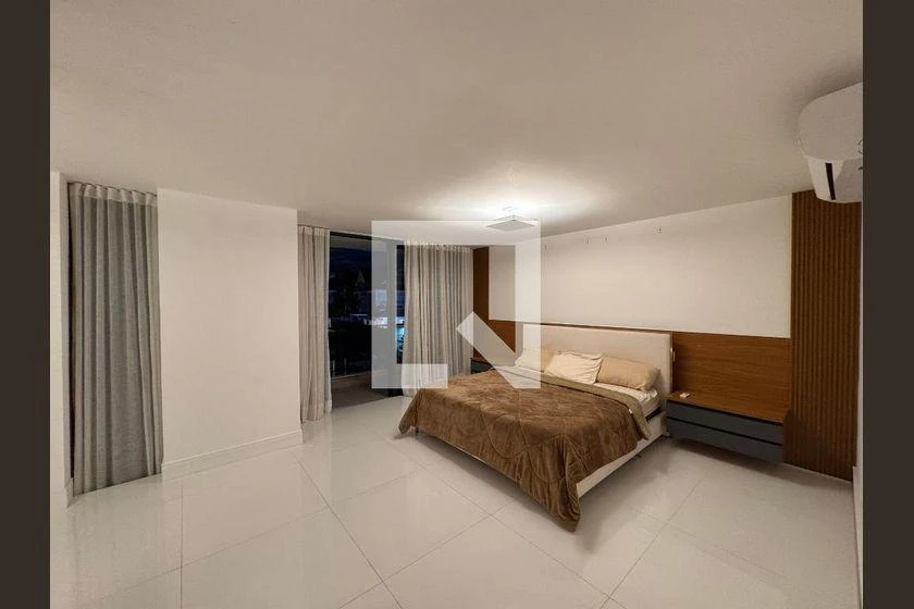 Rental house with 4 suites and 450 m² — photo 2