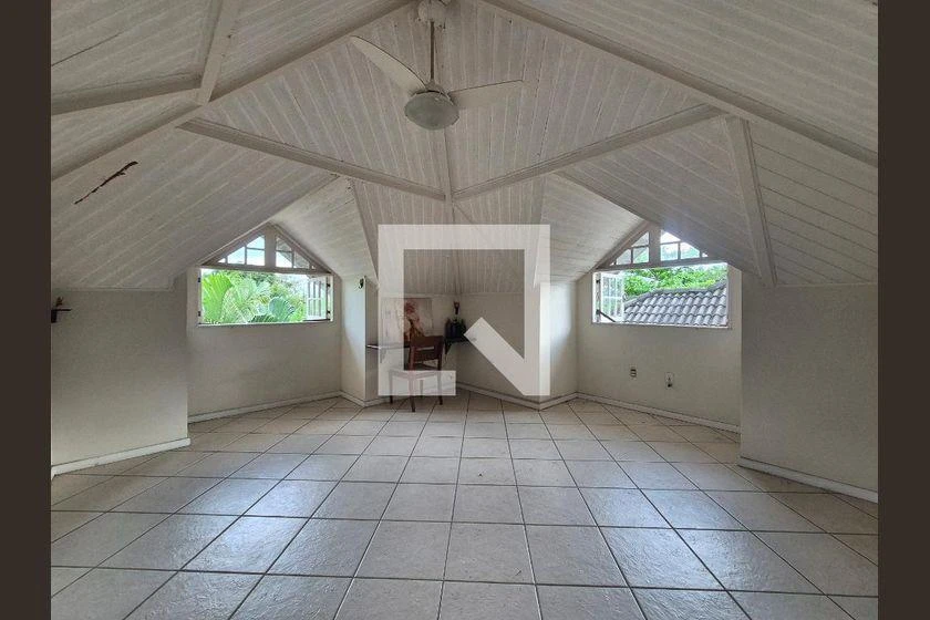 245 m² house with 3 en-suite bedrooms and 2 parking — photo 46