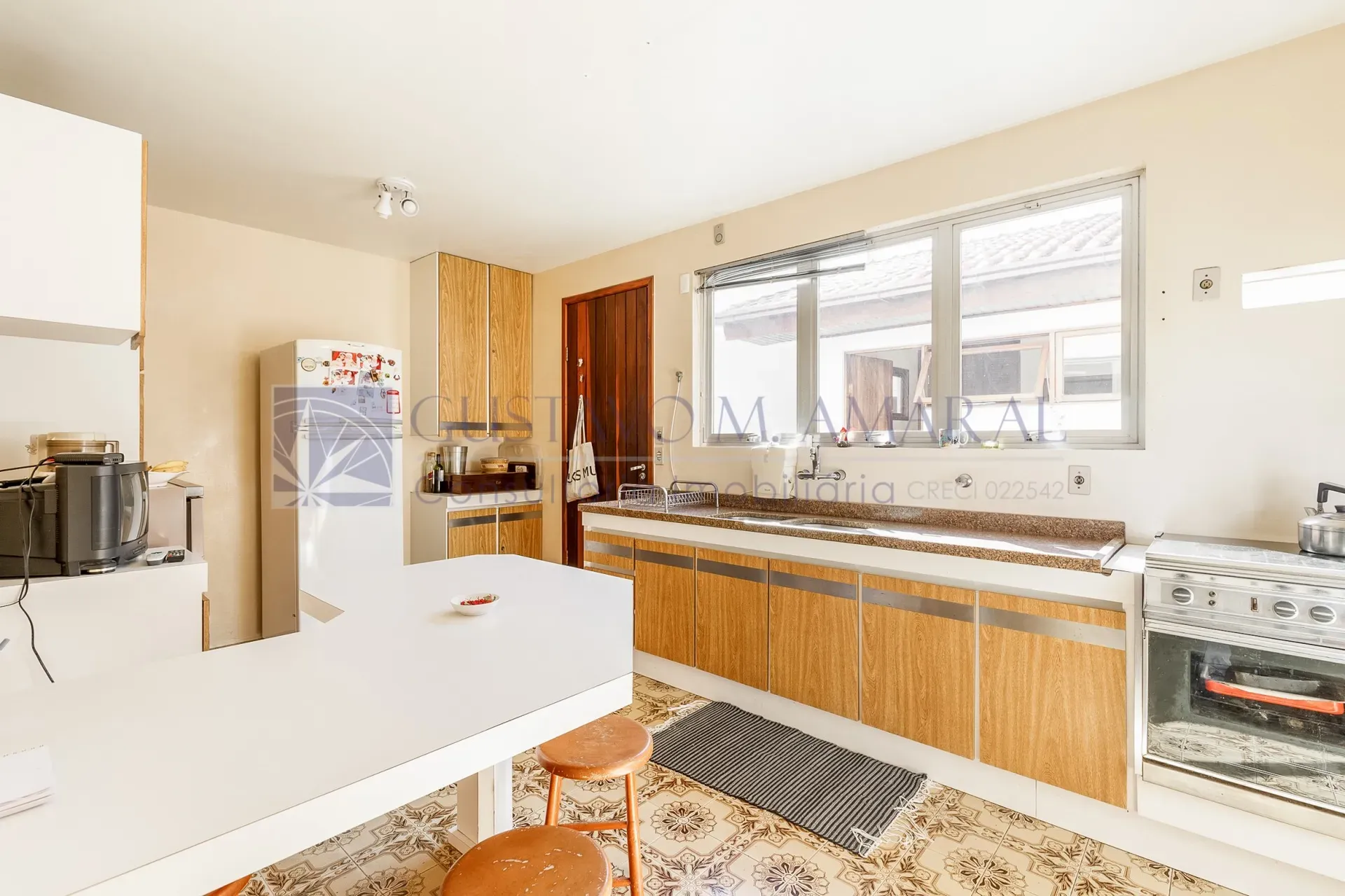 380 m² house with a bathtub and floor-to-ceiling windows — photo 24
